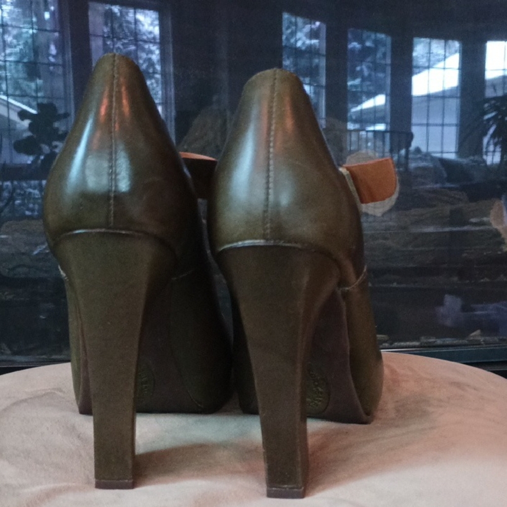 Kork-Ease Olive Green Mary Jane Platform Heels - Picture 4 of 7